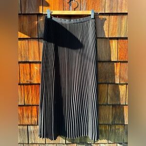 Black Babaton by Aritzia Pleated midi skirt